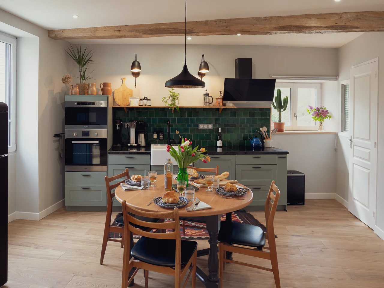 Kitchen and dining area with breakfast set